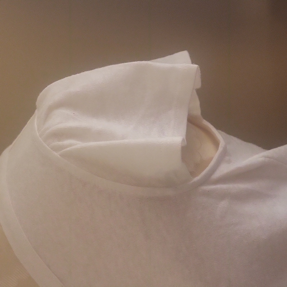 White tee - Picture 4 of 6
